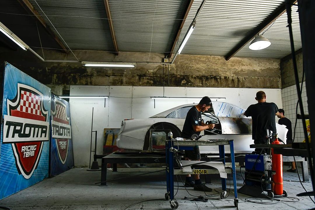 Así está el nuevo Torino: ¡Más+cerca+de+las+pistas!En+la+ciudad+de+Chacabuco+se+escribe+la+historia+del+Torino+TC+2024++El+primer+Torino+del+TC+2024+continúa+su+proceso+de+desarrollo+en+el+taller+del+@trottaracing,+a+cargo+del+Ing.+Gabri (1).jpg